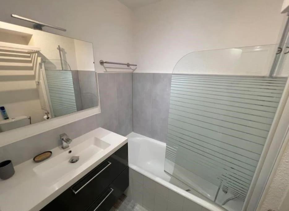 Appartement Port De Hyeres 4 Personnes Екстериор снимка