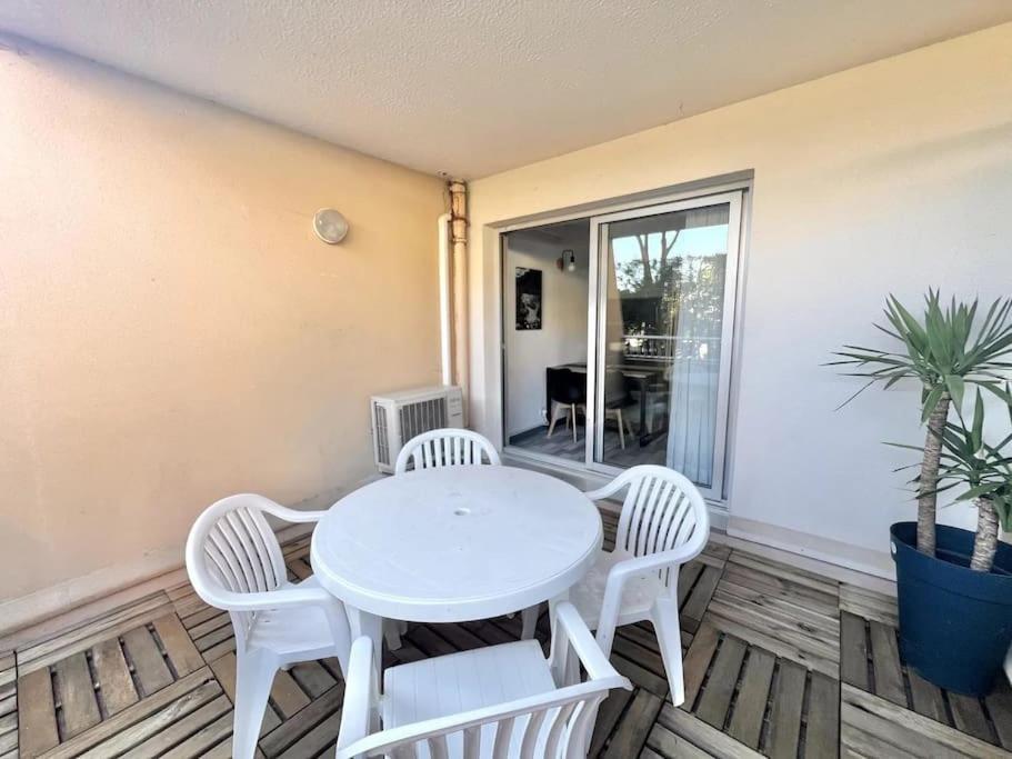 Appartement Port De Hyeres 4 Personnes Екстериор снимка