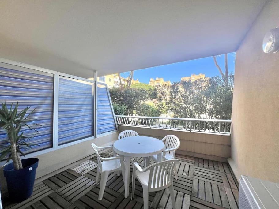 Appartement Port De Hyeres 4 Personnes Екстериор снимка